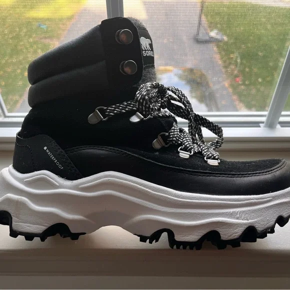 Sorel Black and White Winter Boots - Picture 2 of 7